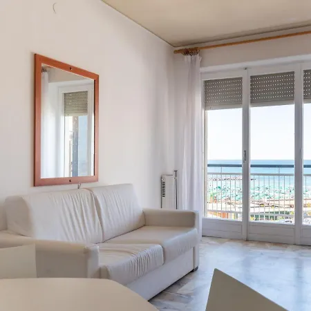 Beachfront With Beach Access * Arma di Taggia
