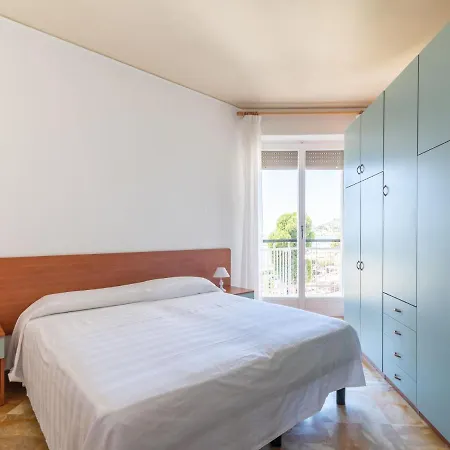 Beachfront With Beach Access Apartment *