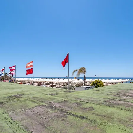 Beachfront With Beach Access Apartment *