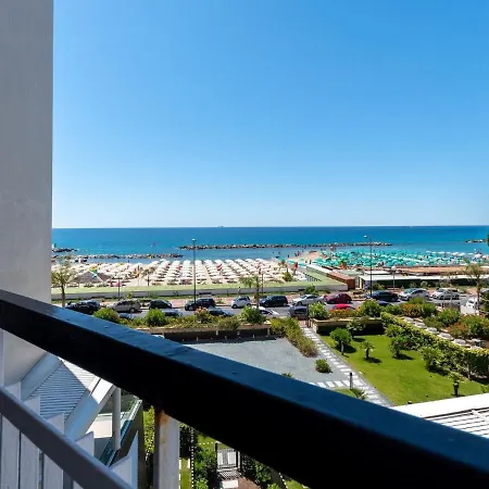 Beachfront With Beach Access Arma di Taggia