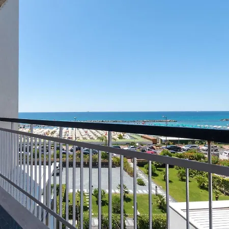 Apartment Beachfront With Beach Access